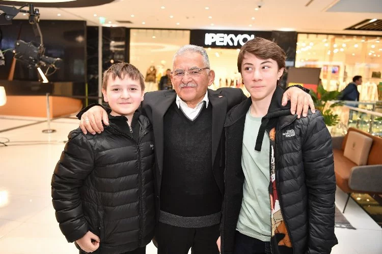 Dr. Büyükkılıç, Alışveriş Merkezi'nde vatandaşlarla buluştu