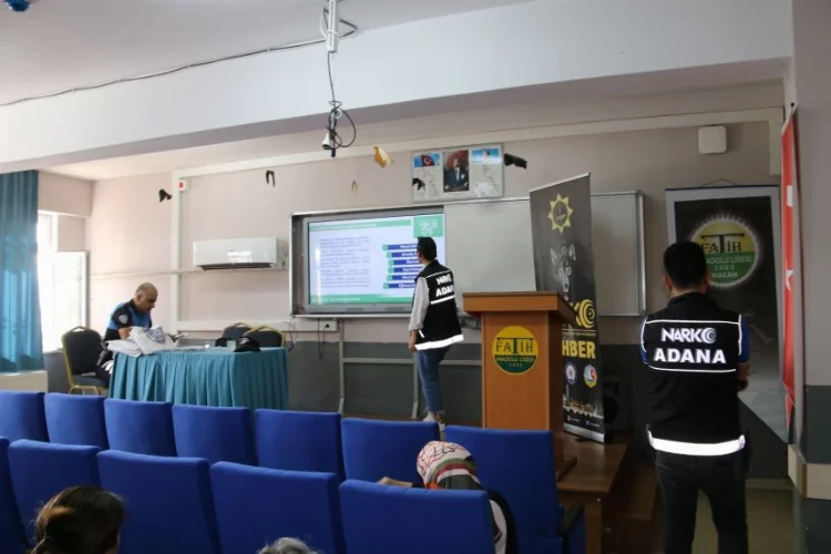 Fatih Anadolu Lisesinde uyuşturucuyla mücadele semineri