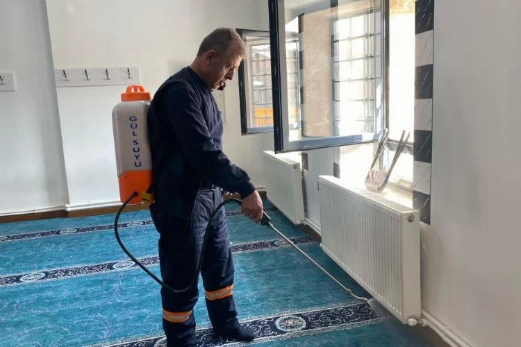 Elazığ Belediyesi, Ramazan öncesi cami ve abdesthanelerde temizlik çalışmaları yapıyor