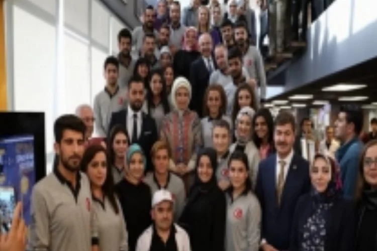 Emine Erdoğan gençlerle buluştu