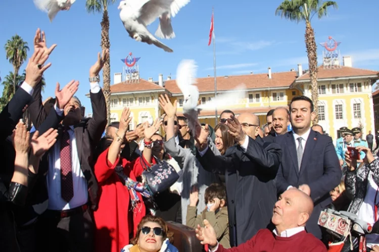 Engelli farkındalığı için beyaz güvercinler uçuruldu