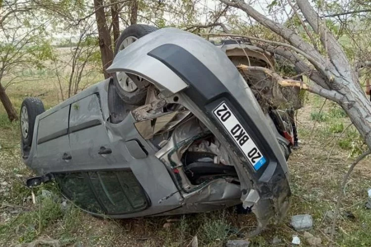 Ereğli'de lastiği patlayan otomobil takla attı, 4 kişi yaralandı