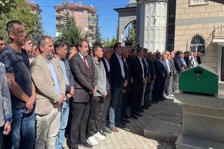 Eski MHP Isparta İl Başkanı Nail Bayram toprağa verildi