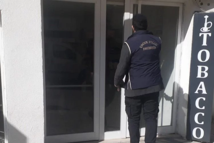 Eskişehir'de polis ekipleri 24 okul çevresini ve parkları denetledi