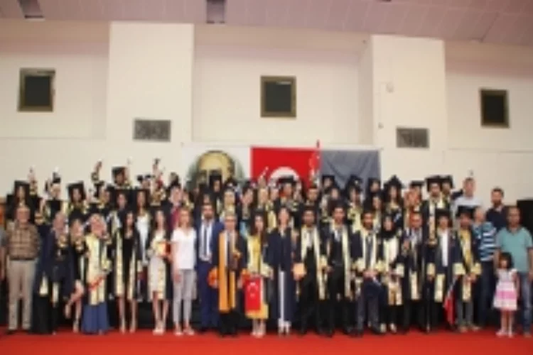 Fen-Edebiyat Fakültesi mezunları kep attı