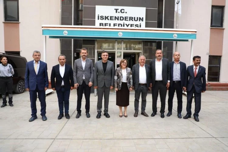 Gaziantep Büyükşehir Belediyesi İskenderun'da destek için sahaya indi
