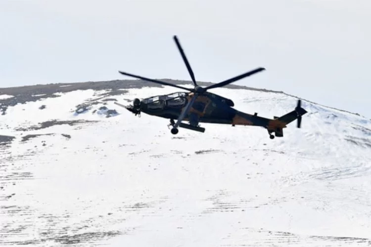 Ekvador'da sel bölgesine yardım taşıyan askeri helikopter düştü