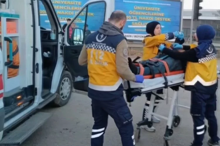 Gaziantep'te otomobil ile motosiklet çarpışması: Motosiklet sürücüsü yaralandı
