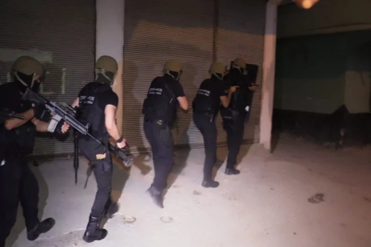 GÜNCELLEME - Adana'da PKK/KCK operasyonunda 26 zanlı gözaltına alındı
