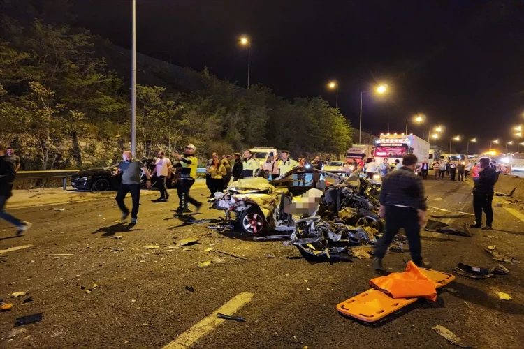 Adana'da trafik kazasında 7 kişi öldü, 7 kişi yaralandı