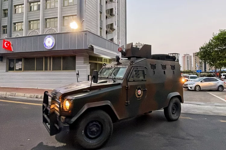 GÜNCELLEME - Mersin'de PKK/KCK'ya yönelik operasyonda 9 zanlı yakalandı
