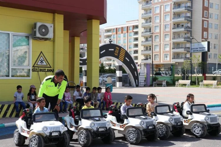Haliliye Belediyesi, çocuk trafik eğitim parkında miniklere trafik eğitimi vermeye devam ediyor