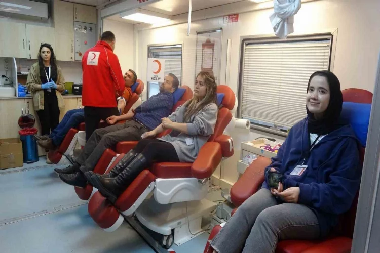 Hastane personelinden Kızılay’a destek
