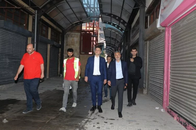 Hatay Büyükşehir Belediye Başkanı Öntürk, depremzede esnafla bir araya geldi