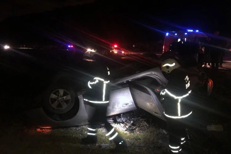 Hatay'da hafif ticari araç ile otomobilin çarpıştığı kazada 3 kişi yaralandı