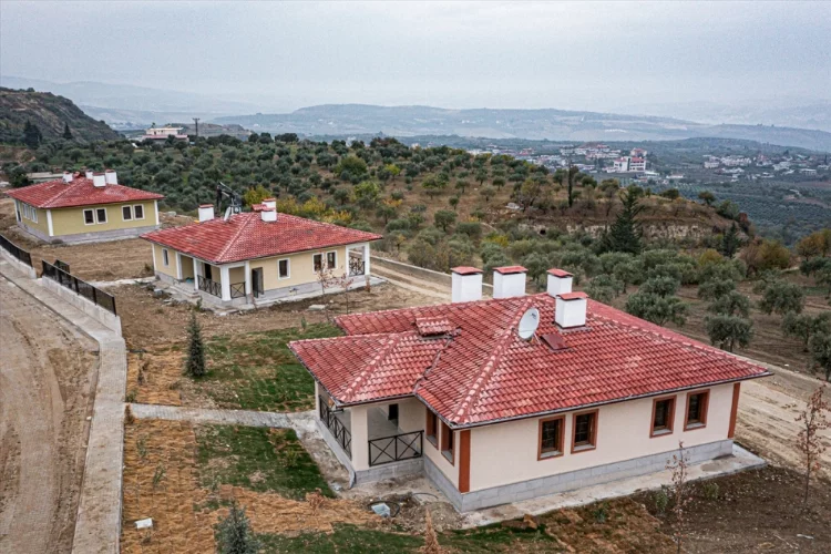 Hatay'da depremzedeler için yapılan köy evleri havadan görüntülendi