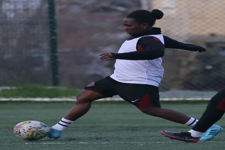 Hatay'ın kadın futbol takımına Afrikalı oyuncuları "güç kattı"