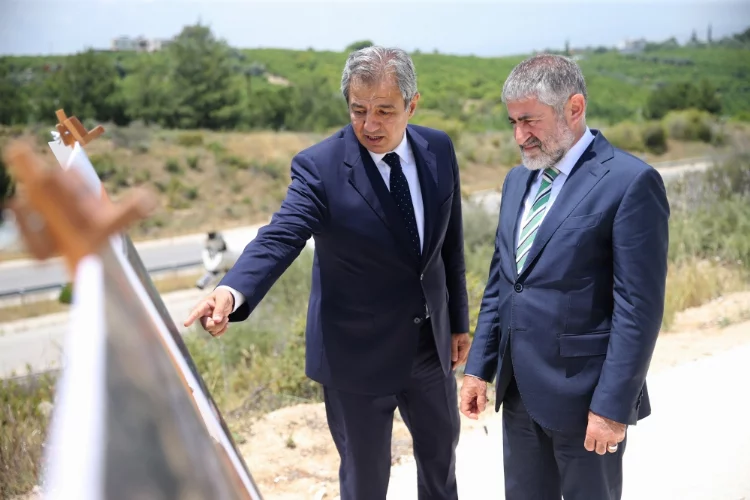 Hazine ve Maliye Bakanı Nebati, Mersin'de otoyol projesini inceledi: