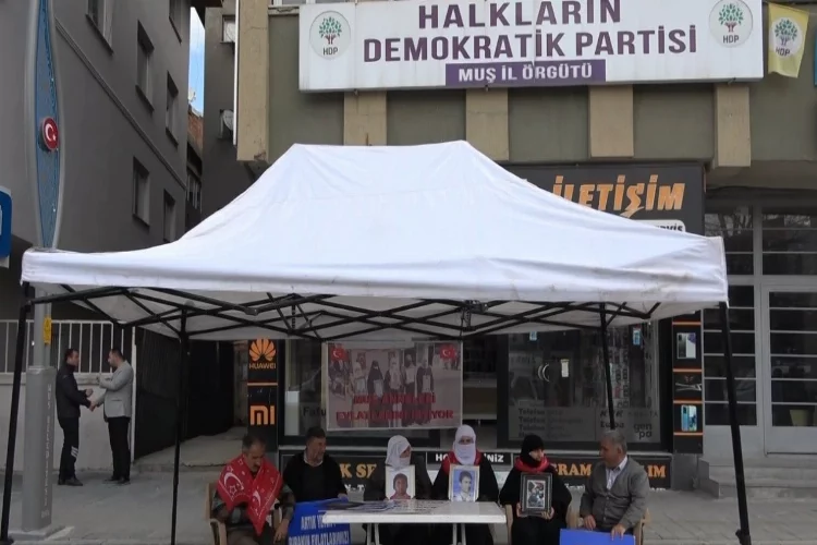 HDP evlat nöbetindeki ailelerin sesini müzikle bastırmaya çalıştı