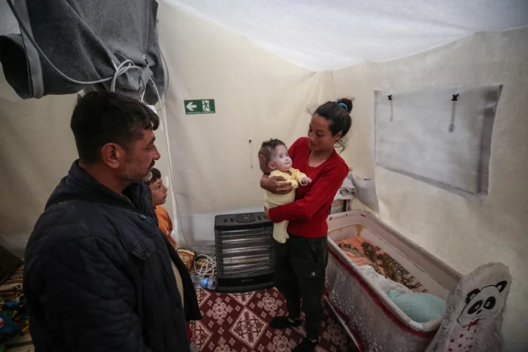 Hidrosefali hastası depremzede Alzade bebek, zamanında müdahaleyle hayata tutundu