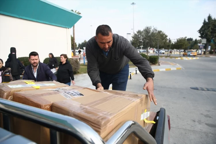 Hollanda'daki Türklerden depremden etkilenen "patili dostlar"a tedavi ve mama desteği