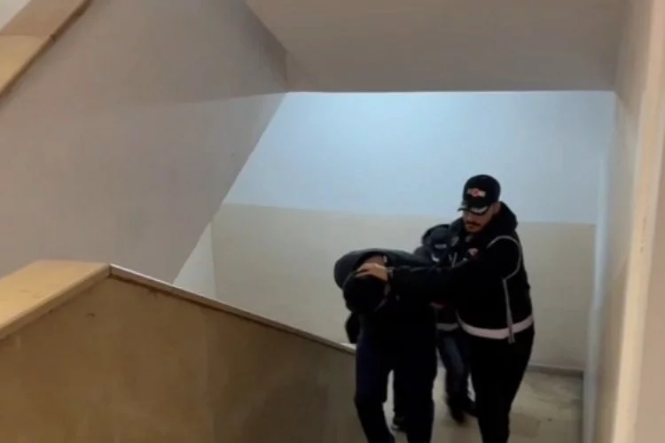 Interpol Kırmızı Bülteniyle aranan kaçakçılar İstanbul’da düzenlenen “MAHZEN-23” operasyonuyla yakalandı