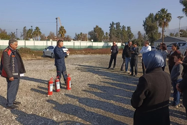 İskenderun'da konteyner kent sakinlerine yangın eğitimi