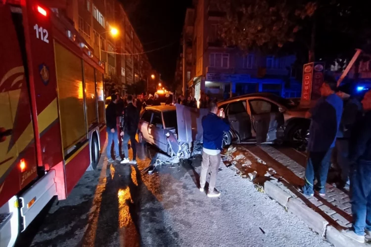 Isparta'daki trafik kazasında 2 kişi yaralandı