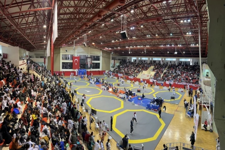 Isparta'da tekvando şampiyonasında, katılım açısından dünya rekoru kırıldı