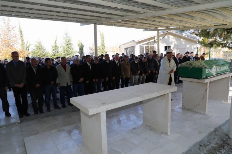 Isparta'da trafik kazasında hayatını kaybeden üniversite öğrencisinin cenazesi toprağa verildi