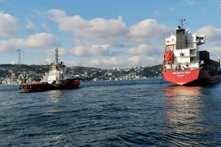 İstanbul Boğazı'nda çarpışan iki gemide hasar oluştu