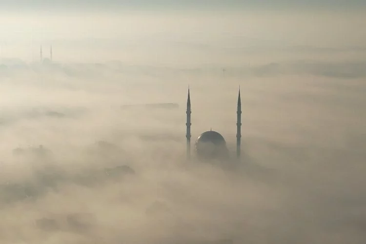 İstanbul’da puslu havada kartpostallık manzaralar oluştu