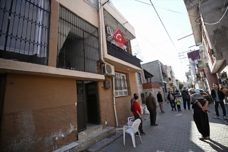 İstanbul'daki terör saldırısında hayatını kaybeden baba kızın cenazeleri Adana'da defnedildi