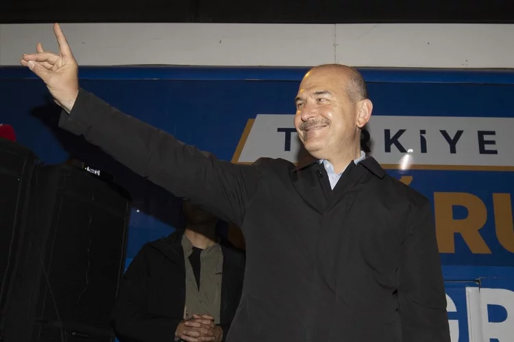 İSTANBUL - İçişleri Bakanı Soylu, Ülkü Ocakları İstanbul İl Başkanlığını ziyaret etti
