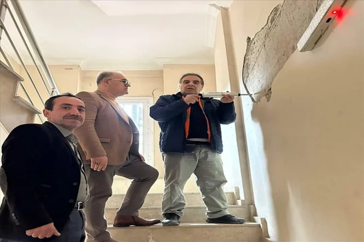 İTÜ Öğretim Üyesi Prof. Dr. Hasan Yıldırım, Pozantı'daki binaları inceledi
