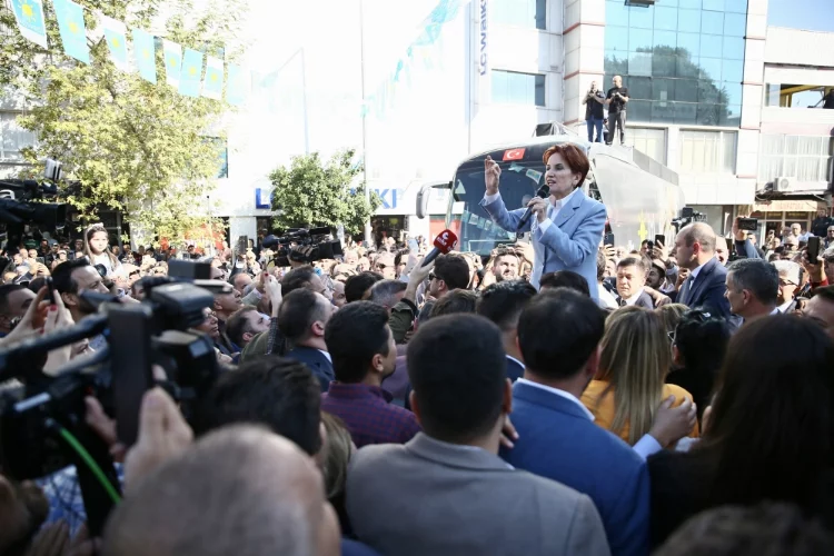 İYİ Parti Genel Başkanı Akşener, Adana'da esnaf ziyaretlerinde bulundu: