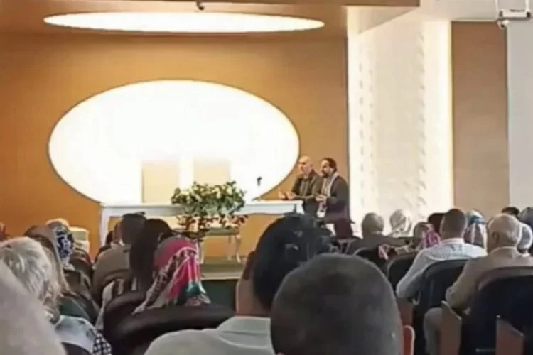 İzmir'de Nikah Töreninde Duaya Nikah Memuru Müdahale Etti