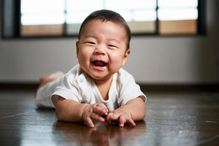 Japonya'da doğan bebek sayısı sekiz yıl art arda düşüş gösterdi, yeni rekor kırıldı