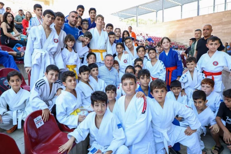 Enkaz kentte hayat normale dönüyor; 11 ilden 284 sporcu judo şampiyonası’nda ter döktü