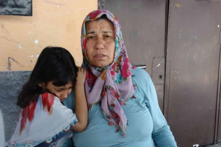 Kafası taşla ezilerek öldürülen kızın annesi gözyaşlarını tutamadı