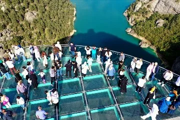 Kahramanmaraş'taki cam seyir terası tatilcilerin uğrak noktası oldu