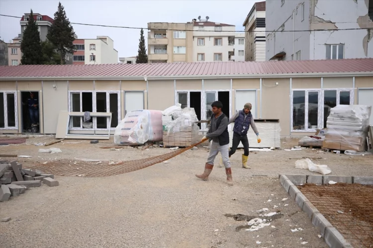 Kahramanmaraş'ta afetzede esnaf prefabrik çarşıda hizmet verecek
