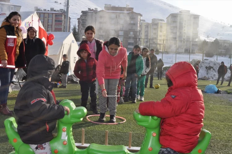 Kahramanmaraş'ta çadır kentte kalan çocuklara yönelik etkinlikler düzenleniyor