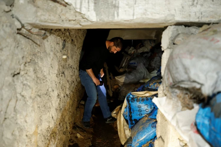 Kahramanmaraş'ta depremler sonrası bir evin bodrumundan çıkan su her geçen gün artıyor