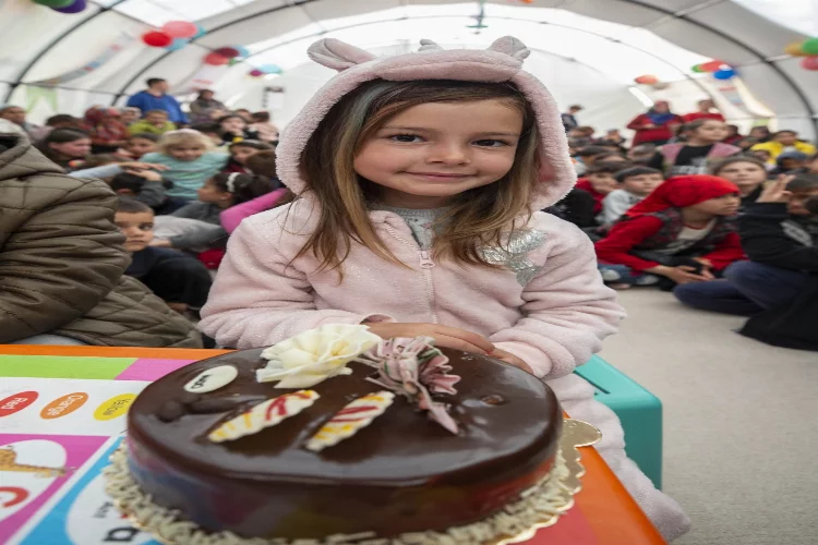 Kahramanmaraş'ta depremzede çocuklara doğum günü sürprizi