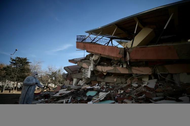 Kahramanmaraş'ta depremzedelerin yaşam alanları dezenfekte ediliyor