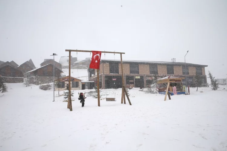 Kahramanmaraş'ta kar yağışı davul zurnayla kutlandı