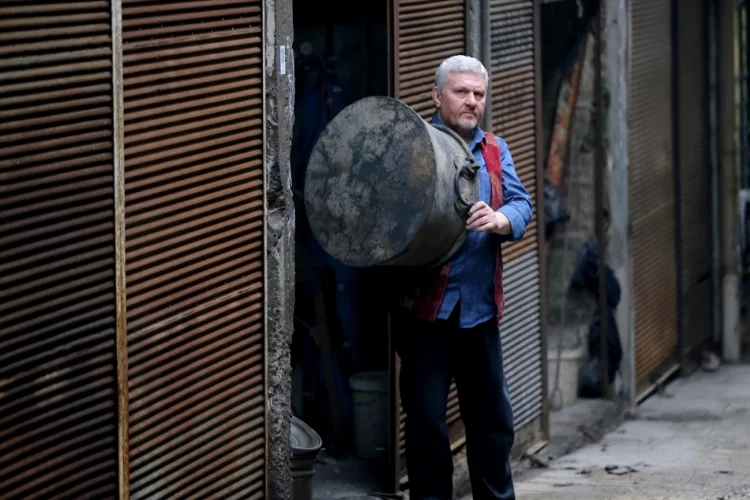 Kahramanmaraş'taki bakırcılar çarşısında "çekiç sesleri" yükselmeye başladı