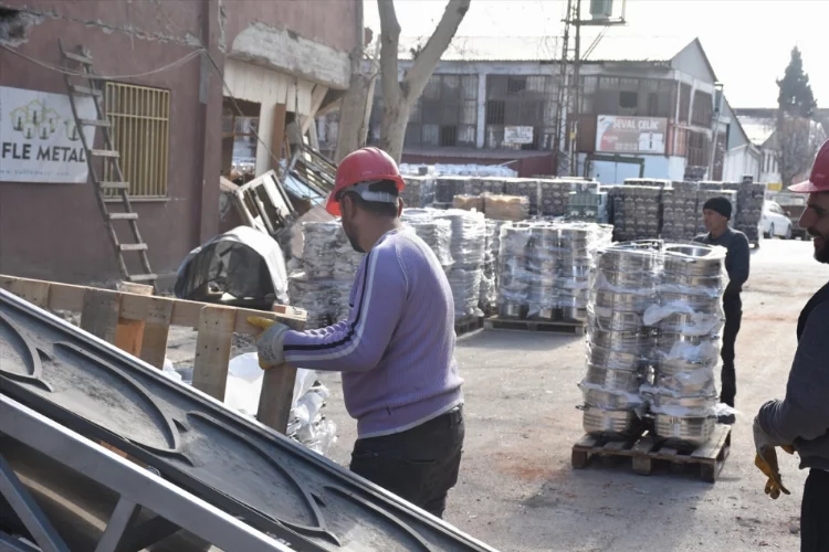 Kahramanmaraş'taki metal mutfak eşyası üreticileri zor günleri el birliğiyle aşmayı hedefliyor