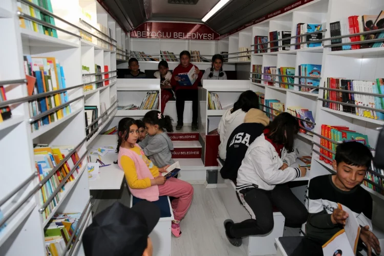 Kahramanmaraş'ta mobil kütüphane depremzede çocukların hizmetinde